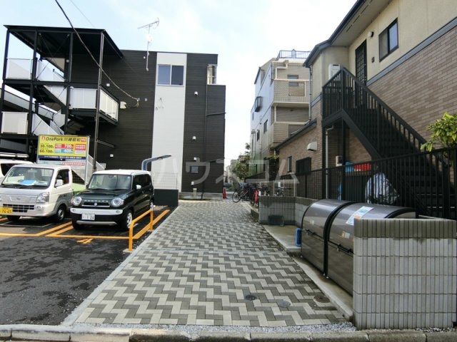 26/27 エントランス