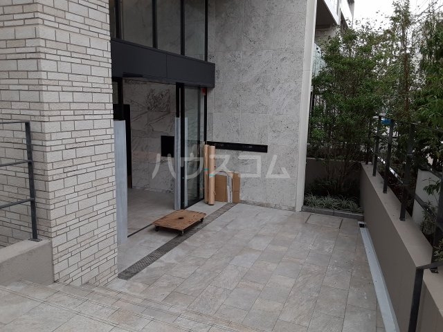 23/30 エントランス