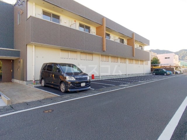 2/5 駐車場
