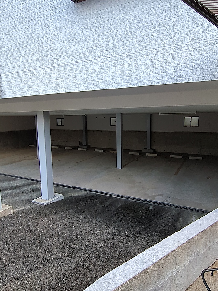 23/27 駐車場