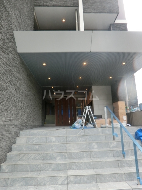 26/30 エントランス