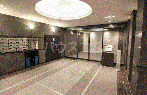 28/30 エントランス