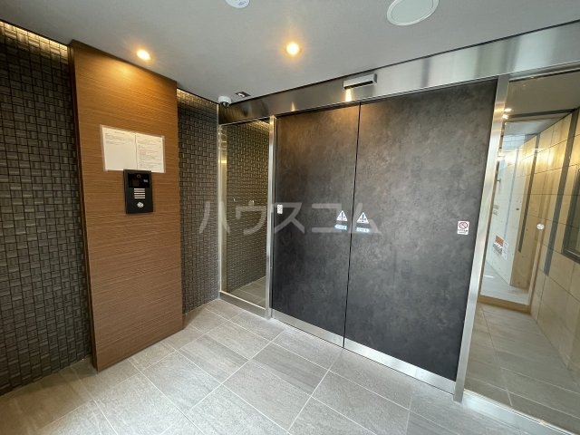 24/30 エントランス