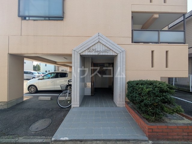 24/28 エントランス