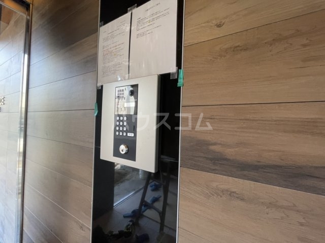 25/30 エントランス