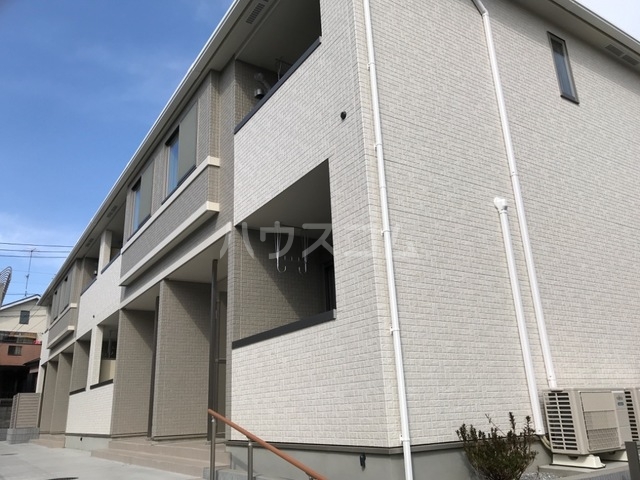 25/27 エントランス