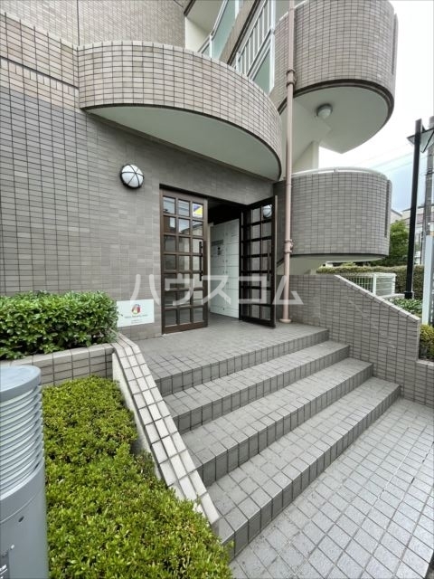 24/30 エントランス