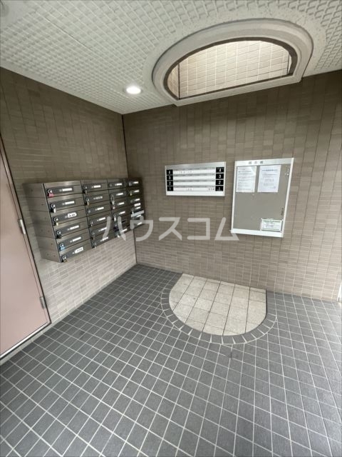 25/30 エントランス