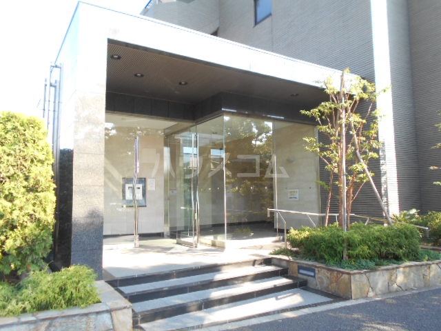 19/27 エントランス