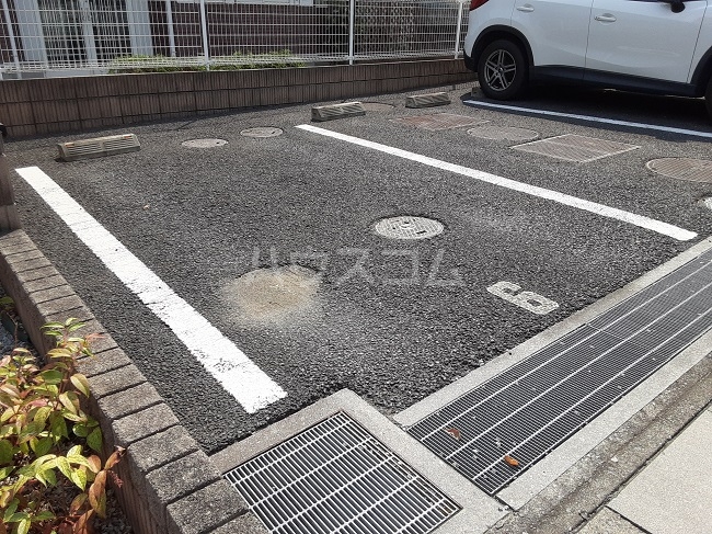 28/30 駐車場