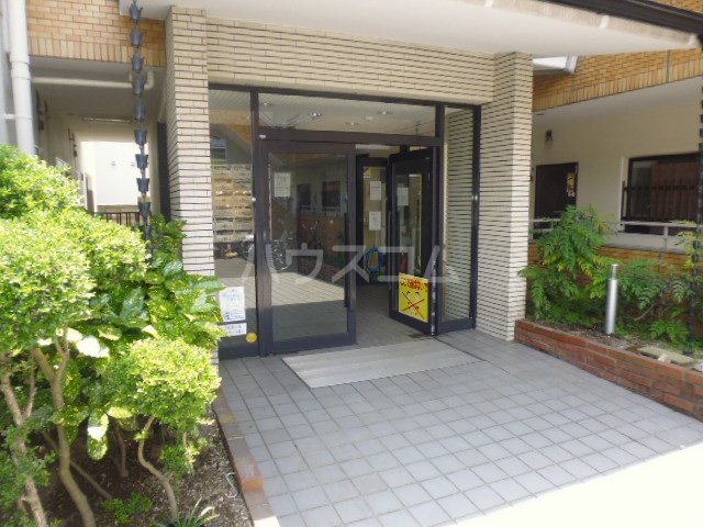 27/30 エントランス