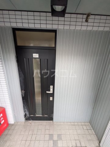 18/27 エントランス