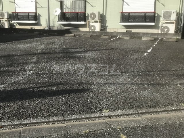 18/21 駐車場
