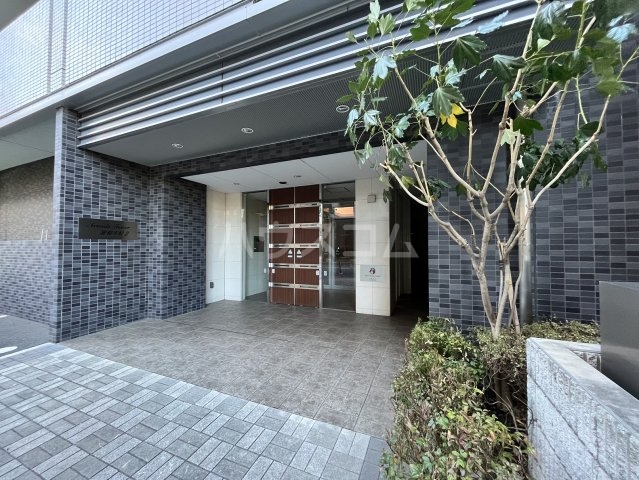 28/30 エントランス