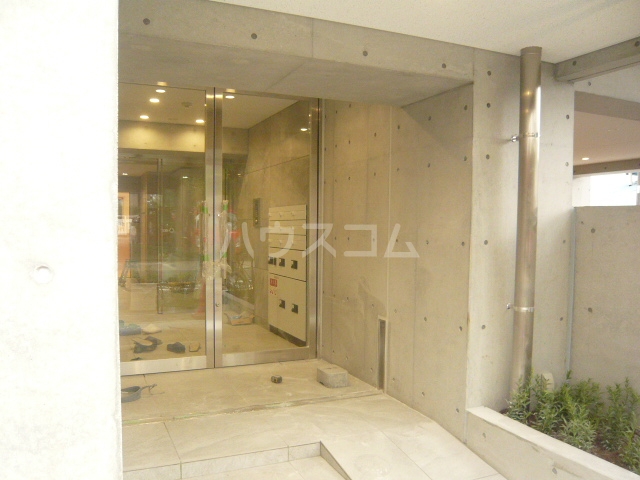 28/30 エントランス