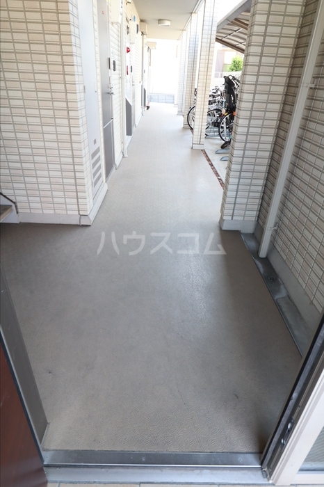 27/30 エントランス