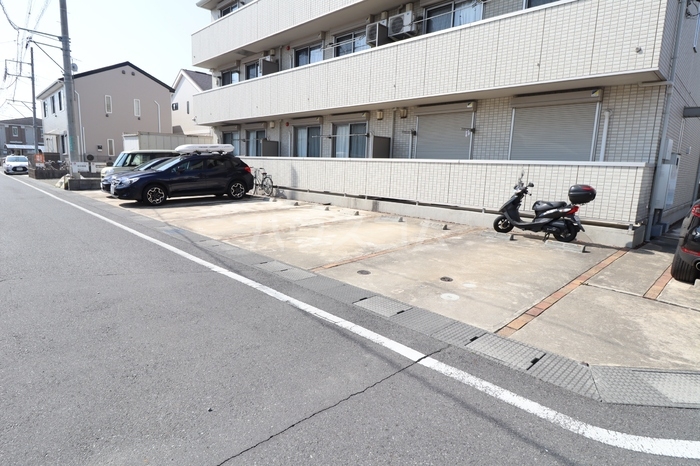 28/30 駐車場