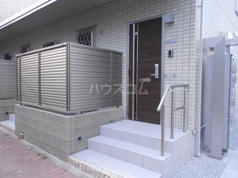 28/30 エントランス