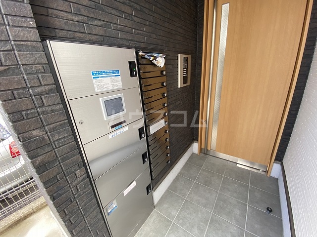 23/30 エントランス