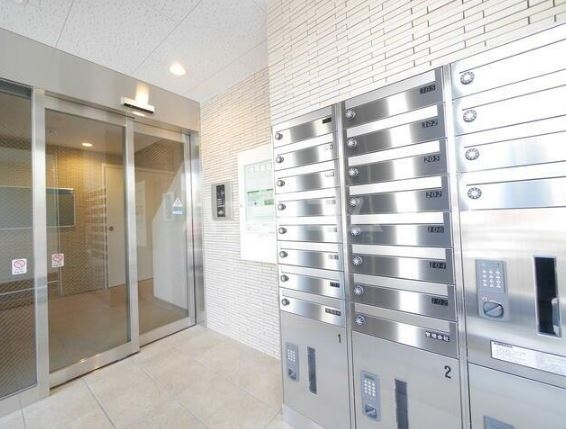 18/26 エントランス