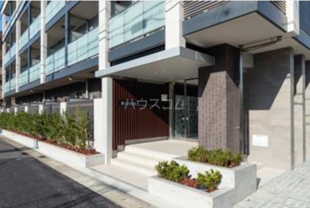 18/28 エントランス