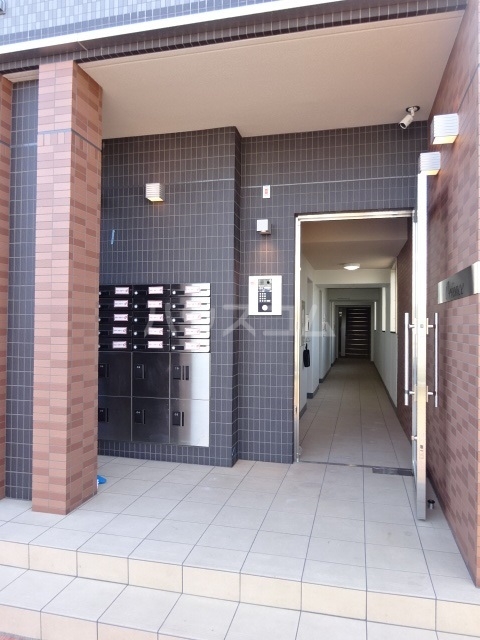 23/30 エントランス