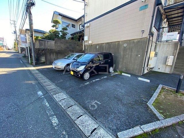 18/22 駐車場