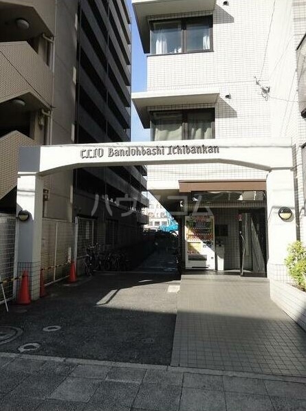 13/23 エントランス