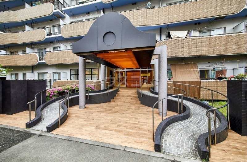 16/26 エントランス