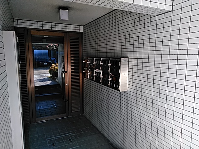 23/30 エントランス