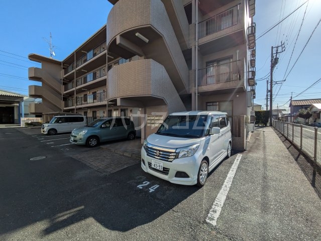 28/30 駐車場