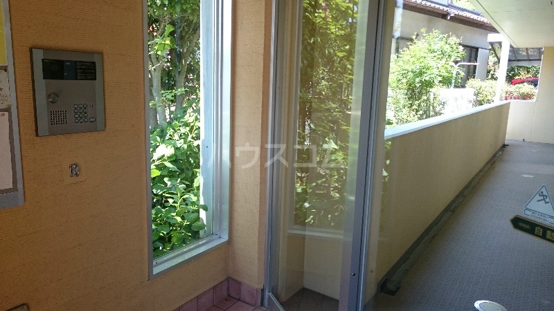 18/25 エントランス