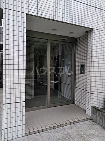 25/26 エントランス