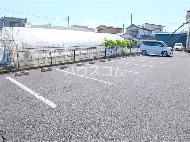 22/28 駐車場
