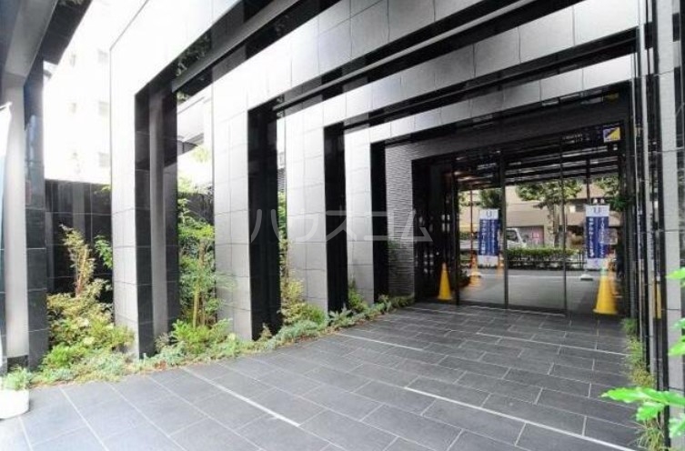 16/19 エントランス