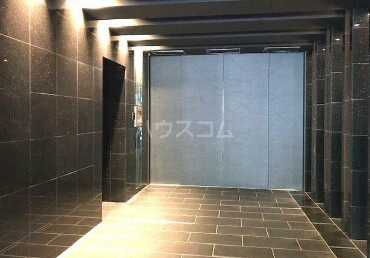 17/19 エントランス