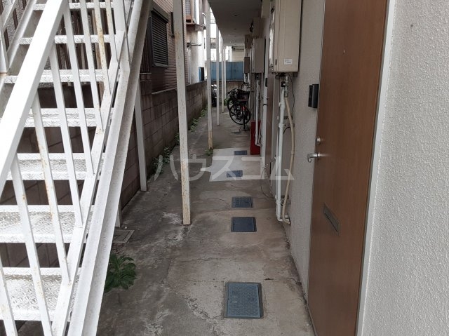 19/27 エントランス