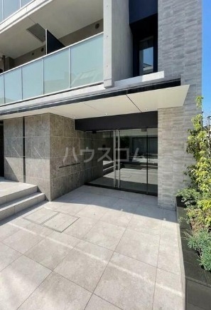 15/23 エントランス