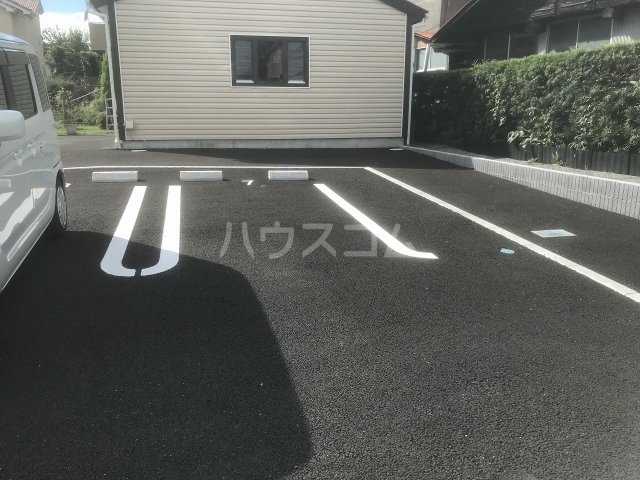 27/30 駐車場