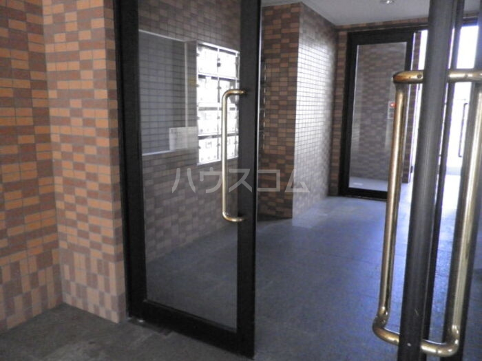 13/22 エントランス