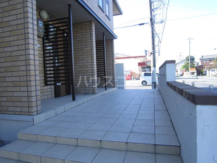 20/23 エントランス