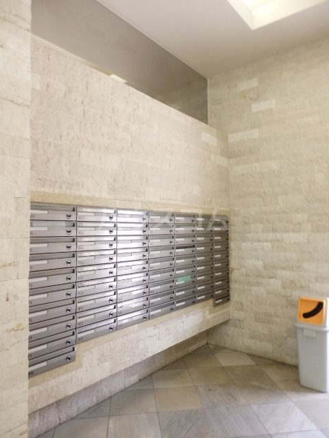 13/23 エントランス