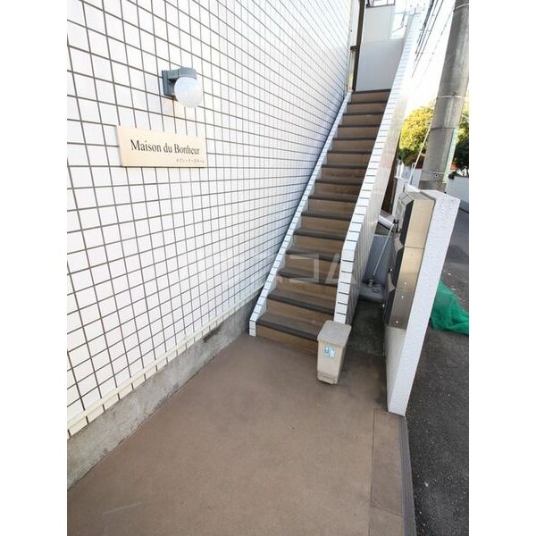 15/22 エントランス