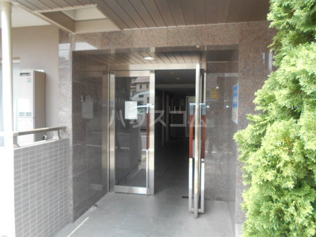 20/28 エントランス