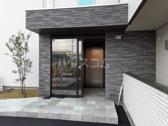 28/30 エントランス