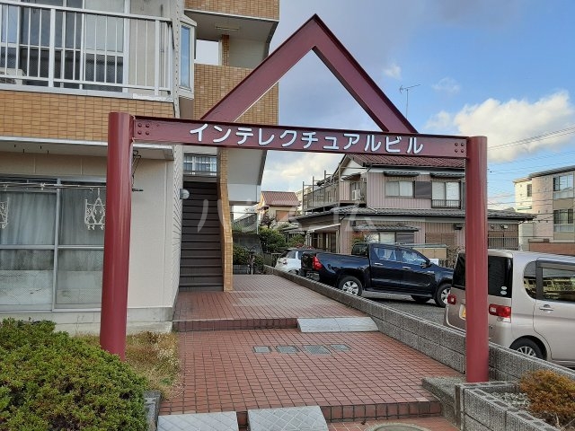 28/30 エントランス