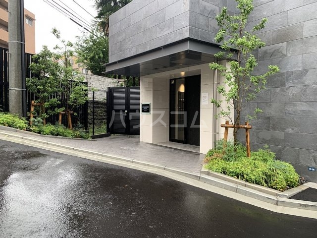 27/30 エントランス