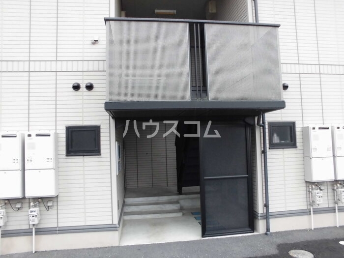 13/18 エントランス