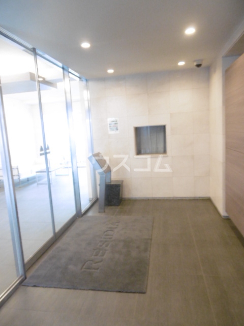 27/30 エントランス