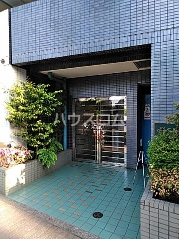 21/30 エントランス